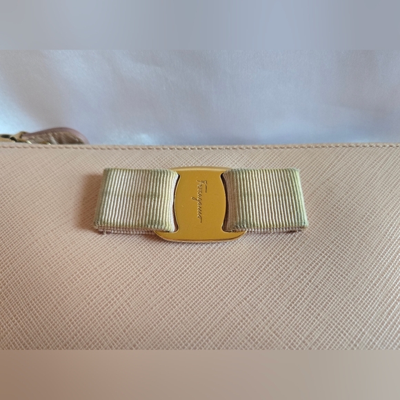 Salvatore Ferragamo Miss Vara Bow 3/4 Zip Leather Wallet - Picture 10 of 16